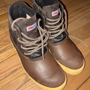 Boys size 7 snow boots